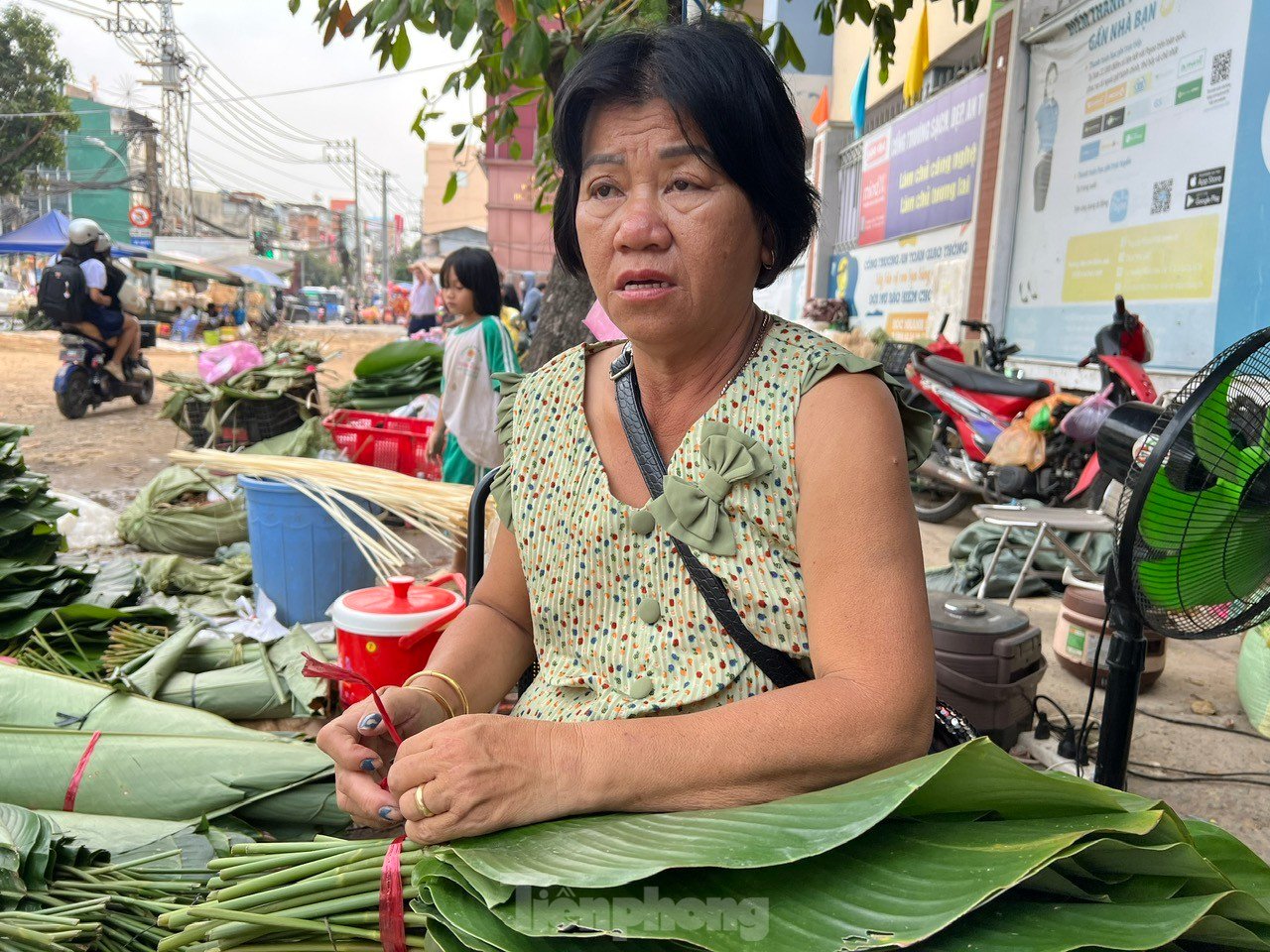 Chợ lá dong 'vang bóng một thời' ở TPHCM ế ẩm, tiểu thương thở dài ảnh 3