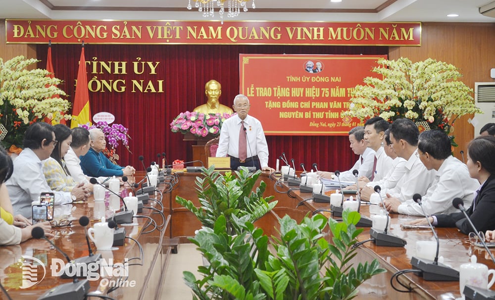 Nguyên Bí thư Tỉnh ủy Phan Văn Trang phát biểu. Ảnh: Phương Hằng