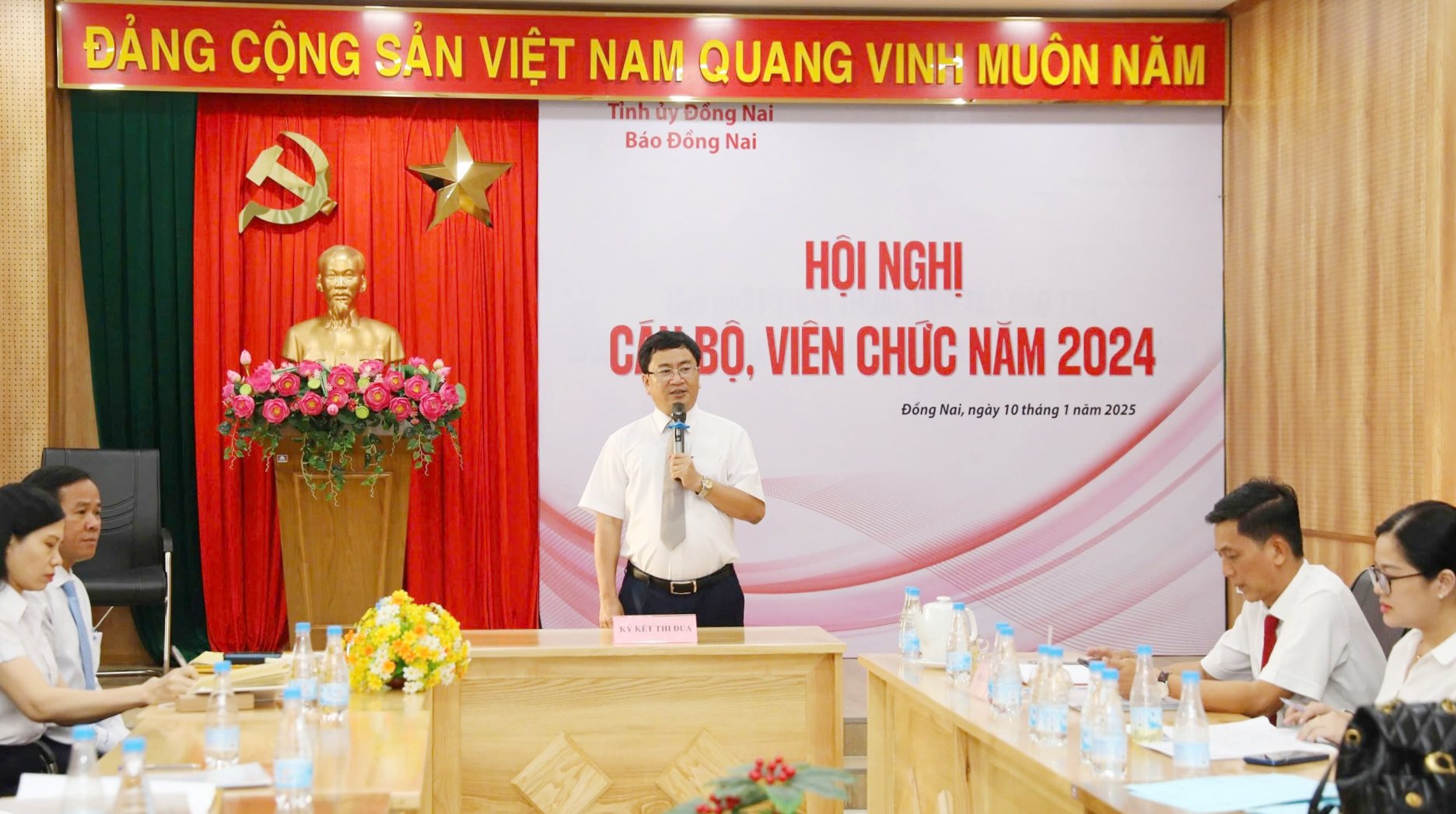 Tổng Biên tập Báo Đồng Nai Đào Văn Tuấn phát biểu tại hội nghị. Ảnh: Huy Anh