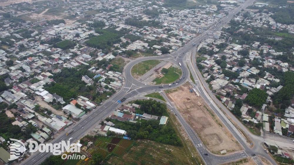 Hai đoạn tuyến của đường cao tốc Bến Lức - Long Thành đã được thông xe, khai thác tạm để phục vụ người dân dịp Tết Nguyên đán Ất Tỵ 2025. Ảnh: Phạm Tùng