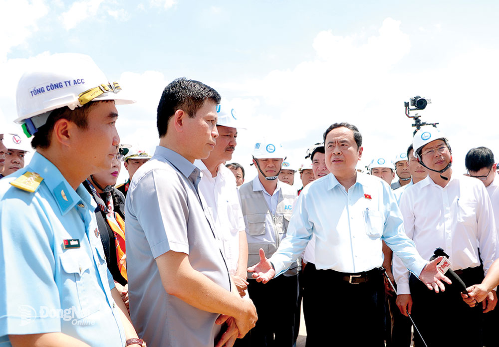 Đồng chí Trần Thanh Mẫn, Ủy viên Bộ Chính trị, Chủ tịch Quốc hội, kiểm tra tiến độ Dự án Cảng hàng không quốc tế
Long Thành vào ngày 8-8-2024. Ảnh: Phạm Tùng