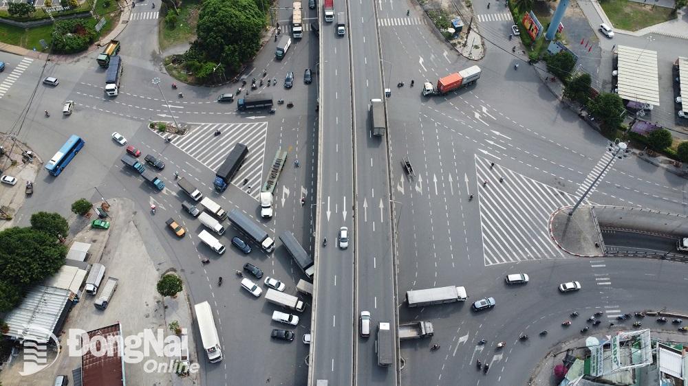 Bộ Giao thông vận tải thống nhất sự cần thiết nghiên cứu phương án đầu tư đường trên cao dọc theo quốc lộ 51 đoạn từ nút giao ngã tư Vũng Tàu đến nút giao Cổng 11. Ảnh: tư liệu