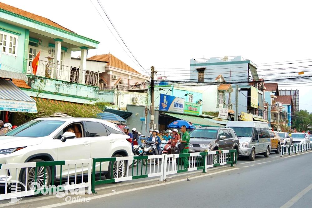 Phà Cát Lái đông nghẹt người và xe đi lại giữa huyện Nhơn Trạch và thành phố Thủ Đức (Thành phố Hồ Chí Minh) vào chiều mùng 5 Tết. Ảnh: Lê Duy