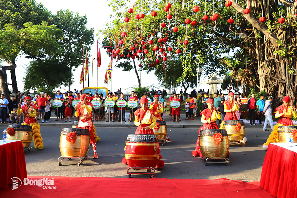 Biểu diễn trống hội tại lễ khai mạc