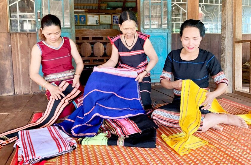 Người dân xã Ia Mơ Nông (huyện Chư Păh) có thu nhập ổn định từ phát triển du lịch cộng đồng. Ảnh: Như Nguyện