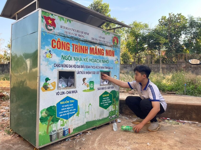 Học sinh Trường THCS Chu Văn An (thị trấn Chư Prông) tham gia mô hình Ngôi nhà kế hoạch nhỏ. Ảnh: Minh Nhật