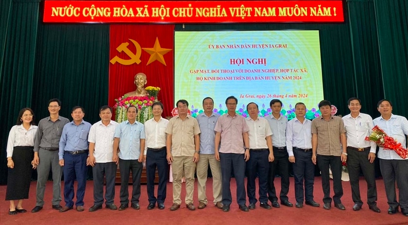 Ủy ban nhân dân huyện Ia Grai tổ chức hội nghị gặp mặt các doanh nghiệp, hợp tác xã và hộ kinh doanh trên địa bàn năm 2024. Ảnh: T.N