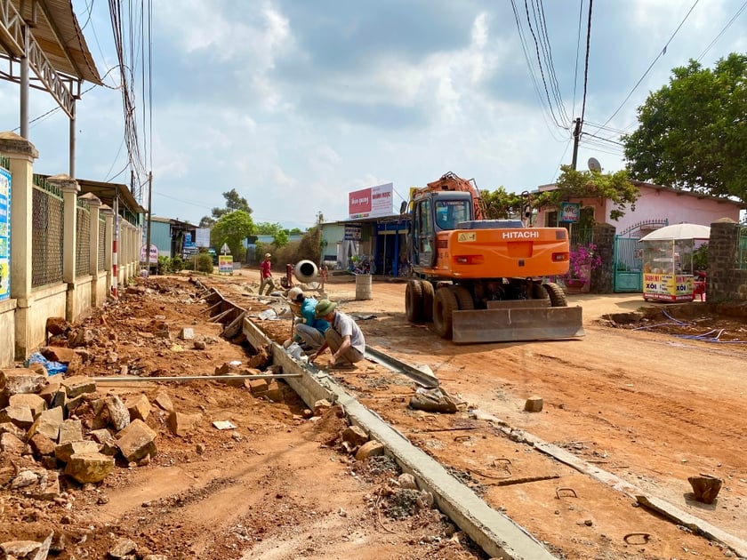 Hệ thống giao thông trên địa bàn xã Tân Sơn (TP. Pleiku) được đầu tư, nâng cấp, ngày càng hoàn thiện, góp phần trong xây dựng nông thôn mới. Ảnh: H.D