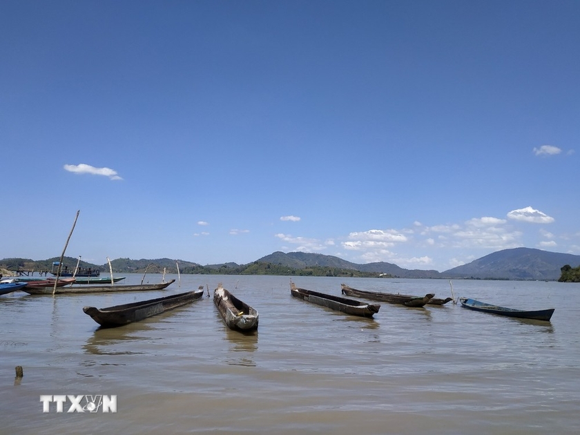 Quang cảnh bình yên bên Hồ Lắk. (Ảnh: Tuấn Anh/TTXVN)