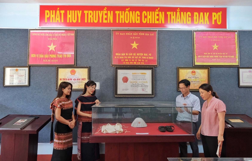 Bên trong Nhà trưng bày. Ảnh: H.N