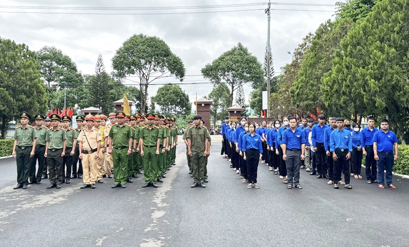 Quang cảnh lễ ra quân hưởng ứng Tháng hành động phòng chống ma túy. Ảnh: K.P