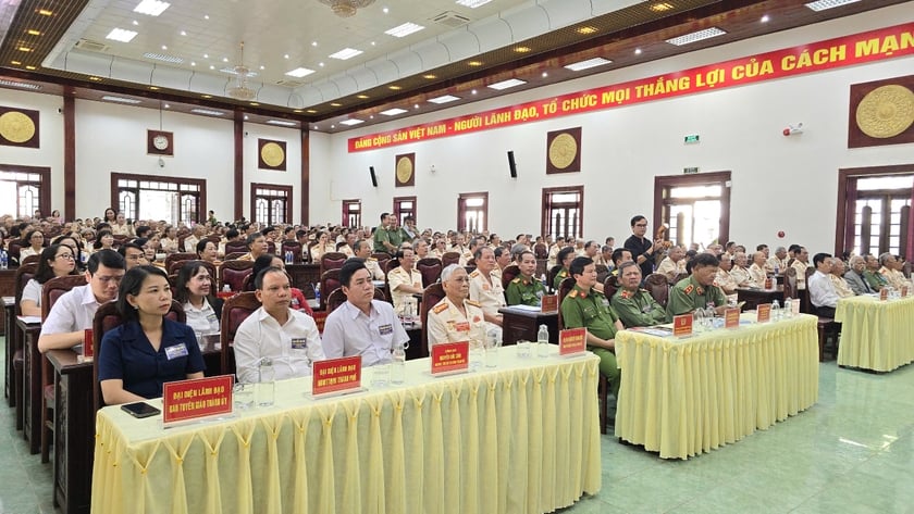 Hàng trăm đại biểu tham dự Đại hội thành lập Hội Cựu CAND TP. Pleiku lần thứ I. Ảnh: Văn Ngọc