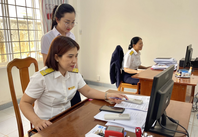 Ngành Thuế tiếp tục rà soát, cắt giảm, đơn giản hóa thủ tục hành chính, tạo điều kiện thuận lợi cho người nộp thuế. Ảnh: S.C