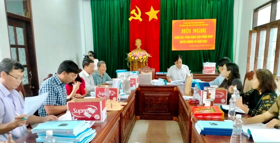 hoi-dong-danh-gia-san-pham-ocop-huyen-krong-pa-danh-gia-phan-hang-san-pham-ocop-nam-2023.jpg