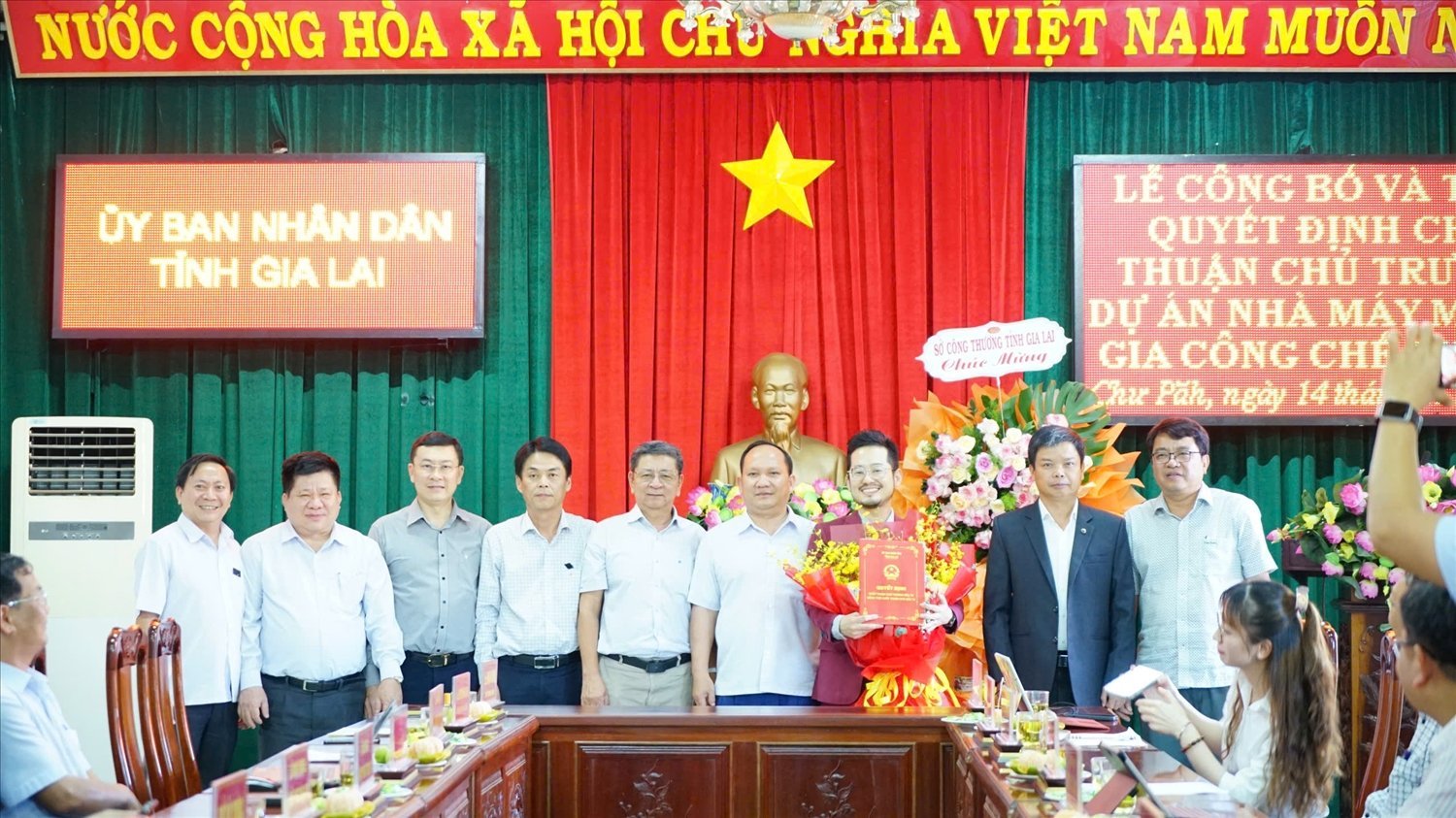 Lãnh đạo tỉnh Gia Lai, huyện Chư Păh vui mừng đón tiếp các nhà đầu tư đến với địa phương