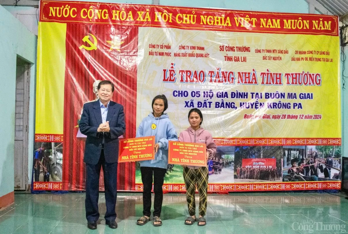 Sở Công Thương Gia Lai trao tặng 5 căn nhà tình thương