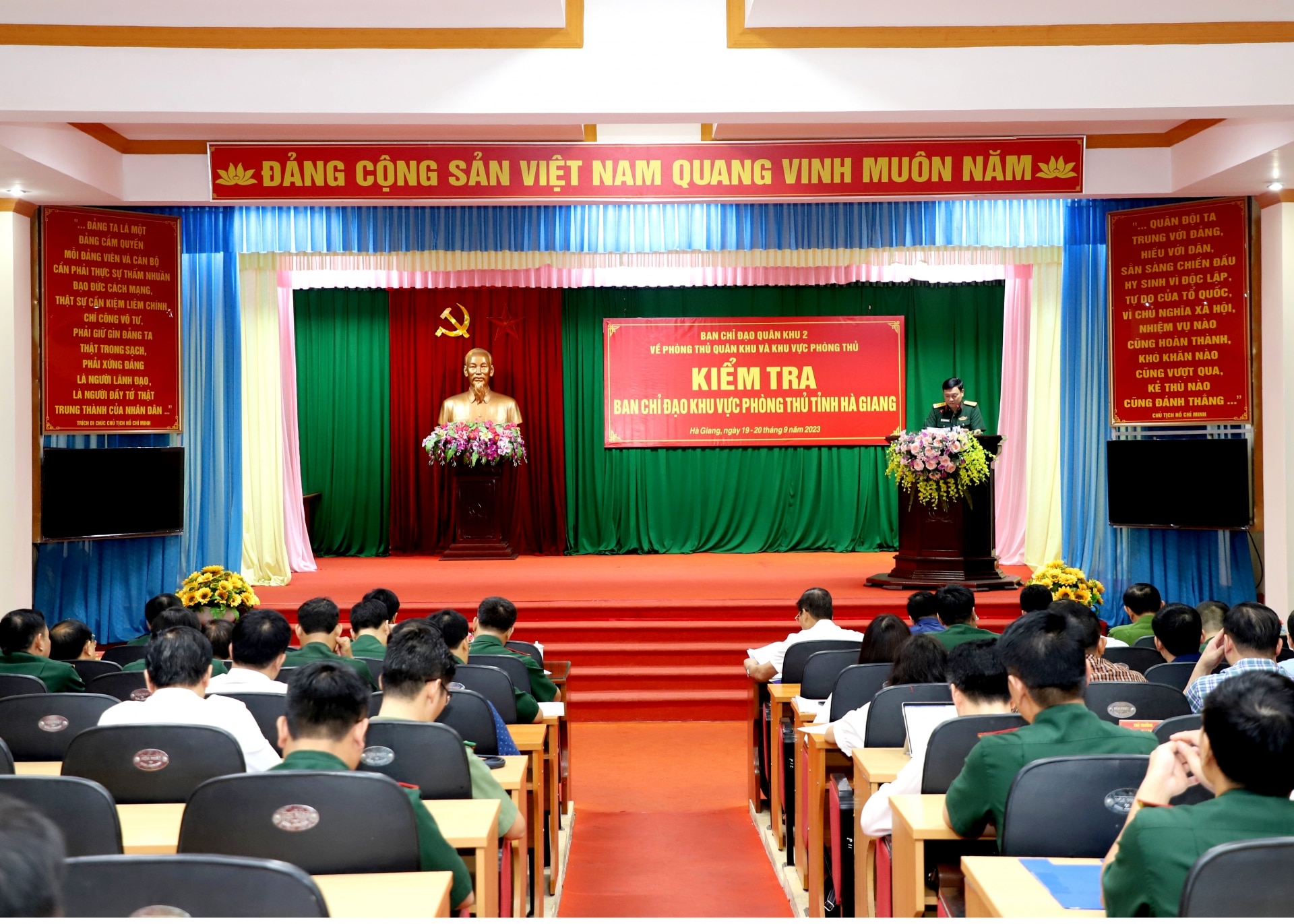 Toàn cảnh hội nghị.