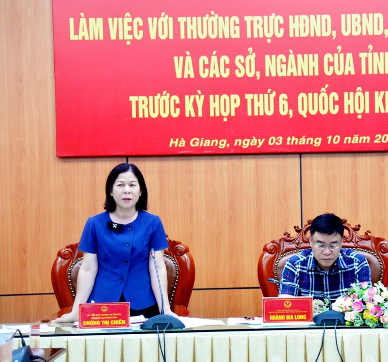 Phó Chủ tịch Thường trực HĐND tỉnh Chúng Thị Chiên nêu rõ những cơ chế, chính sách khó khăn, vướng mắc cần tháo gỡ trên địa bàn tỉnh