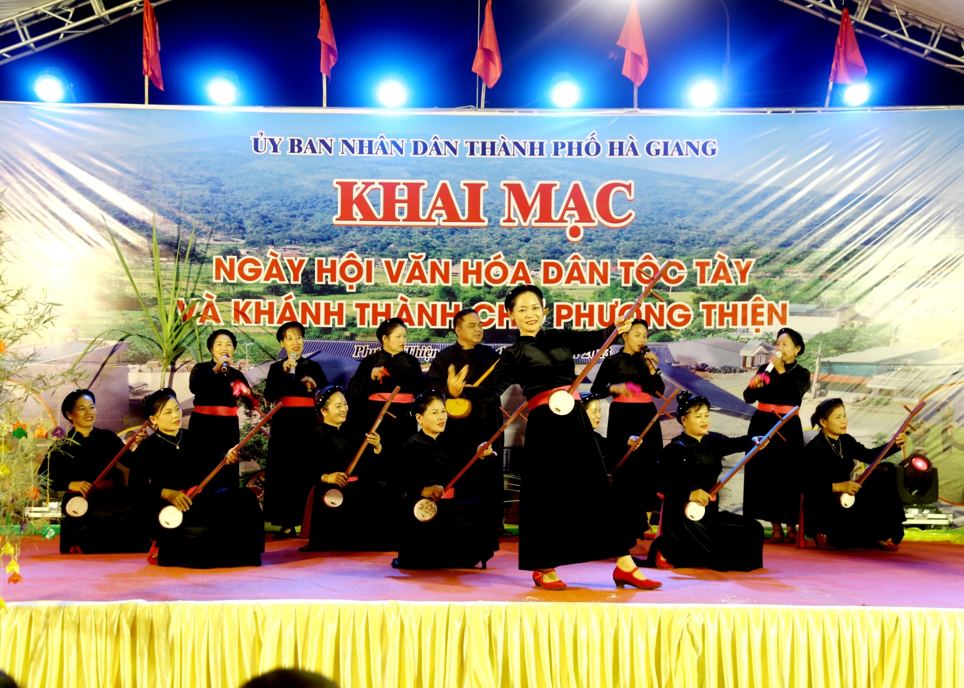 Tiết mục văn nghệ tại lễ khai mạc.