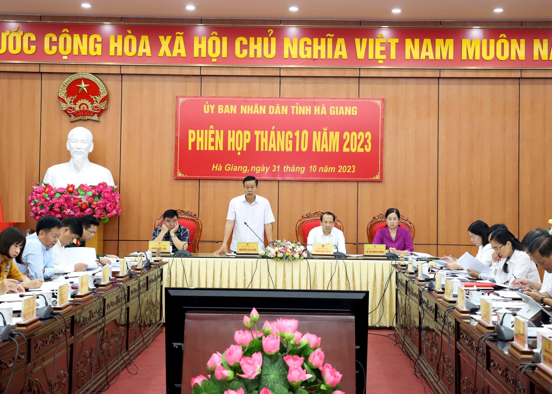 Toàn cảnh phiên họp.