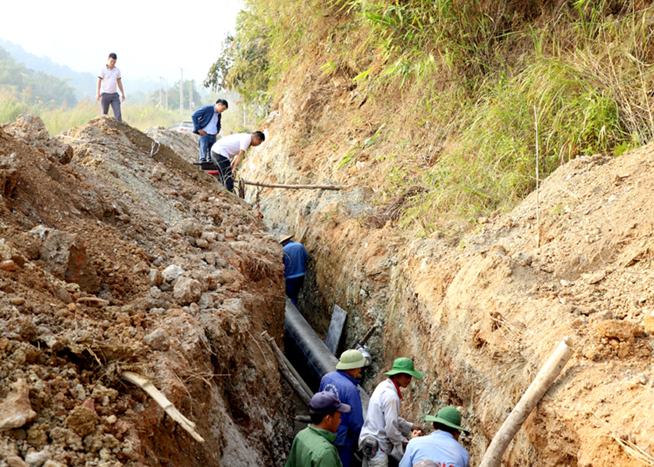  Khoảng 400 m đường ống dẫn nước đã được lắp đặt.