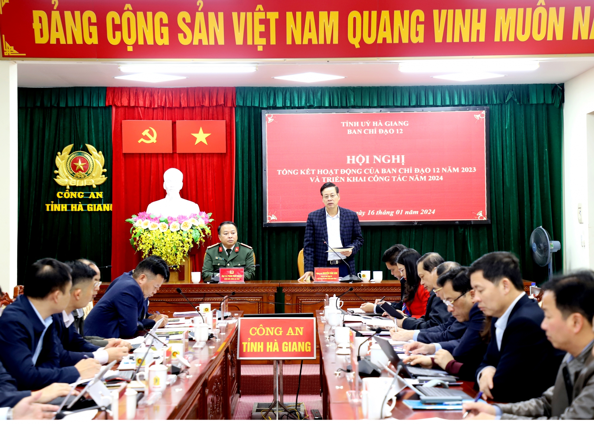 Toàn cảnh hội nghị.