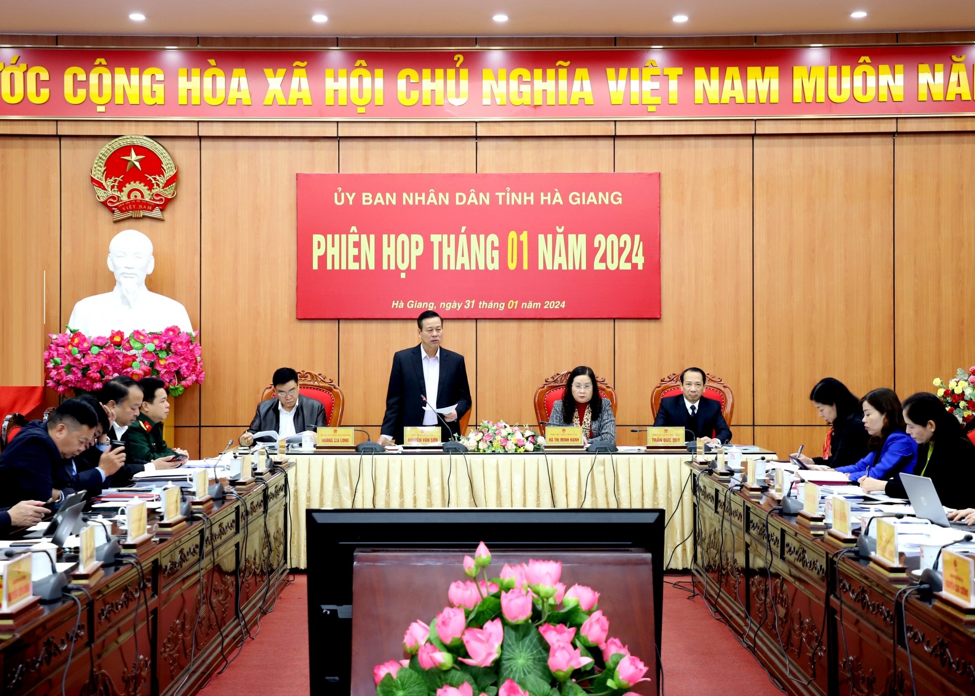 Toàn cảnh phiên họp.