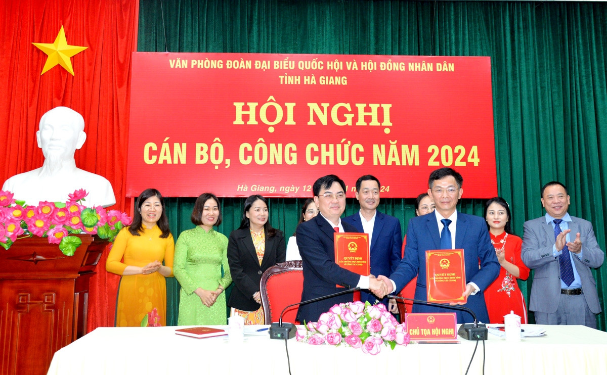 Văn phòng Đoàn ĐBQH và HĐND tỉnh ký kết thi đua năm 2024