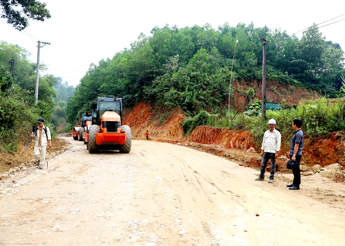 Thi công dự án nâng cấp, cải tạo đường tỉnh 177 (Bắc Quang - Xín Mần).
