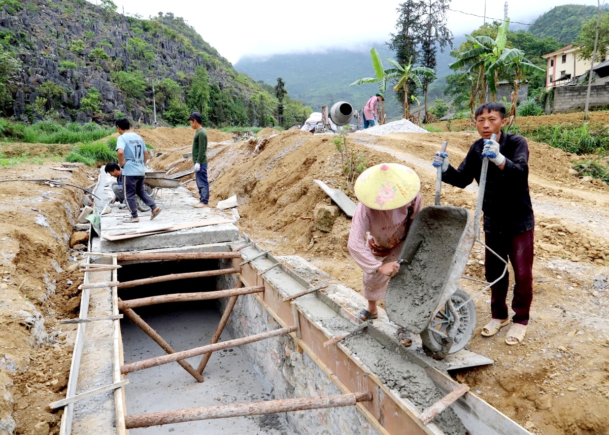 Cống thoát lũ đầu nguồn thị trấn Mèo Vạc (Mèo Vạc) đang được khẩn trương hoàn thiện. 