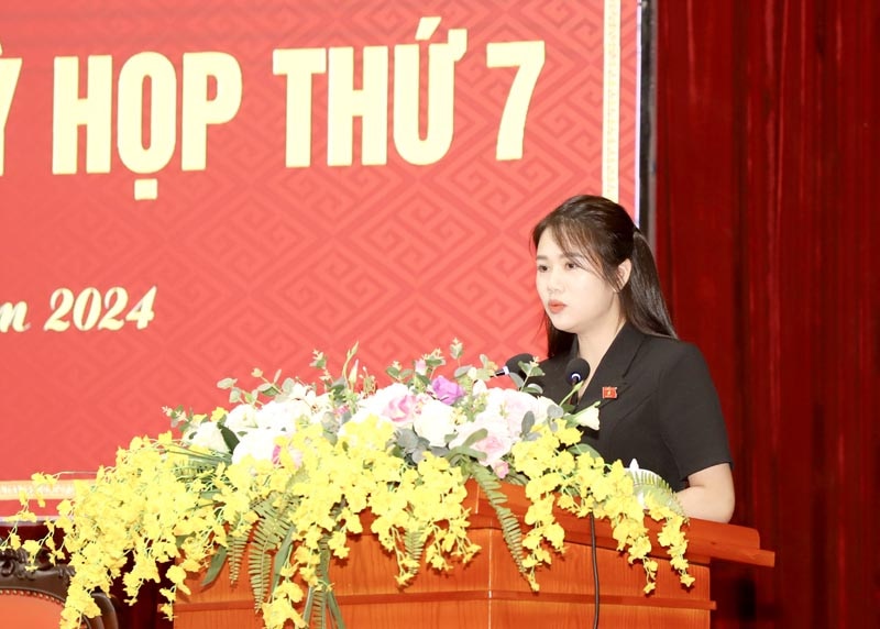 Đại biểu Vương Thị Hương thông tin tới cử tri kết quả Kỳ họp thứ 7