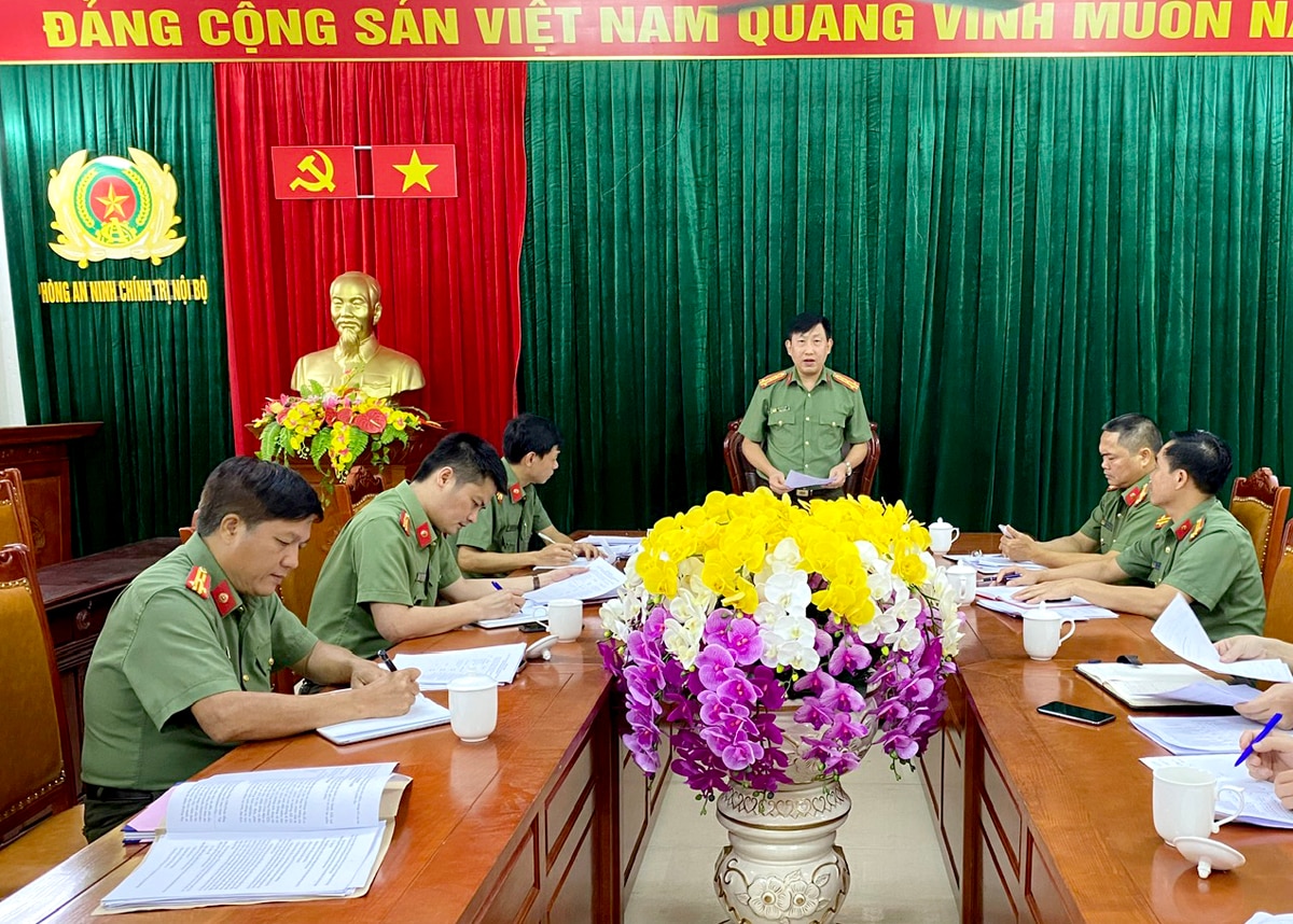 Lãnh đạo Công an tỉnh họp với Ban Tổ chức, Ban Giám khảo Cuộc thi viết chính luận của Công an tỉnh.