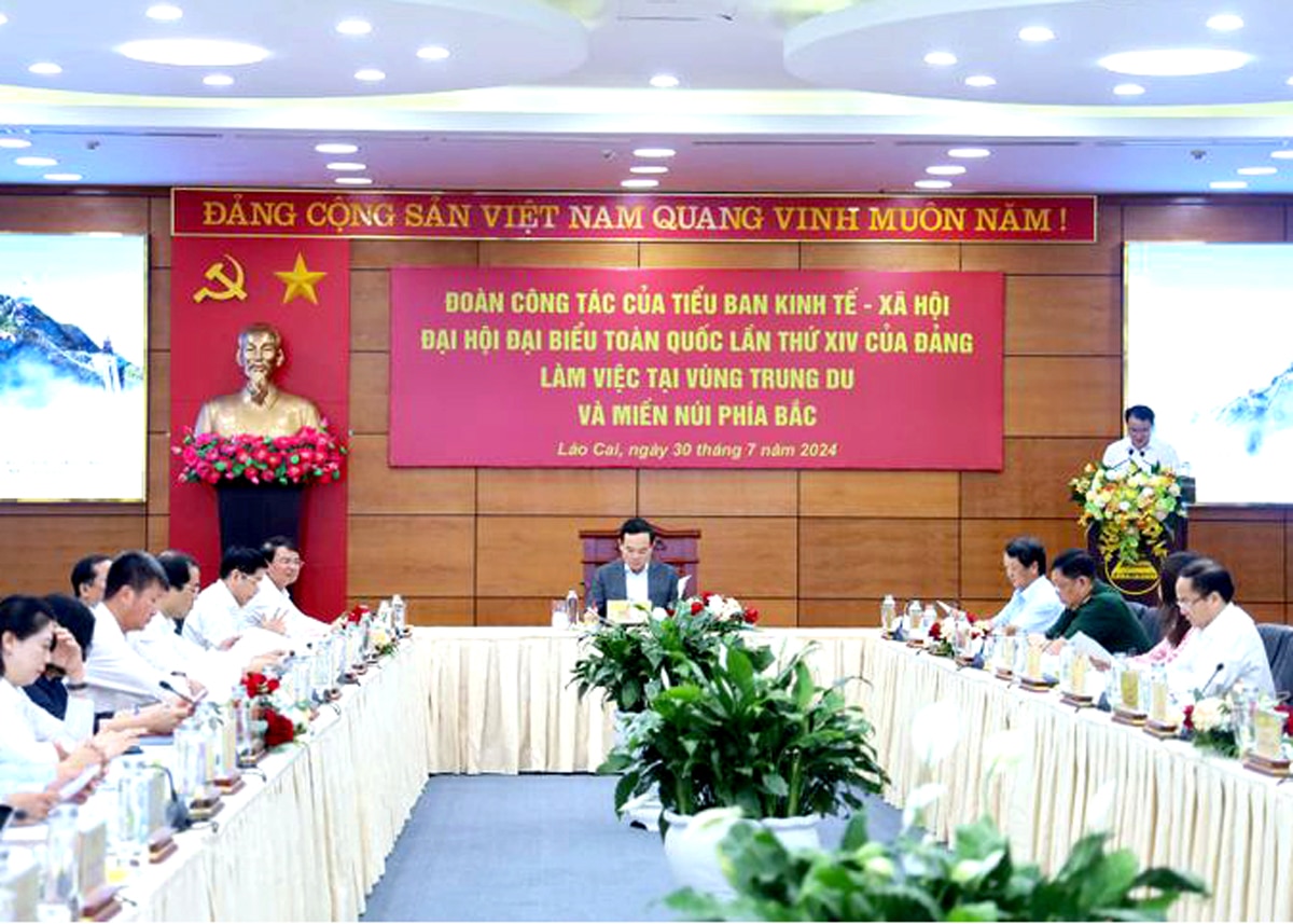 Quang cảnh buổi làm việc.