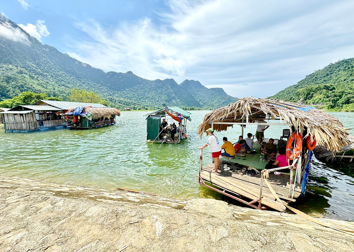 Lượng khách du lịch đến với Hồ Noong ngày một đông