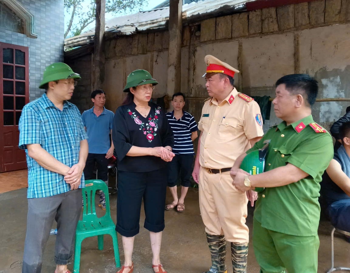 Phó Chủ tịch UBND tỉnh Hà Thị Minh Hạnh đề nghị ngành Giao thông – Vận tải khẩn trương xây dựng phương án phân luồng giao thông.