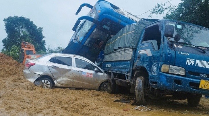 Sạt lở, lũ quét khiến 1 phụ nữ, 1 trẻ em chết ở Hà Giang- Ảnh 1.