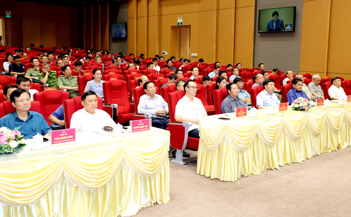 Các đồng chí lãnh đạo, nguyên lãnh đạo tỉnh và các đại biểu dự hội nghị tại điểm cầu tỉnh Hà Giang