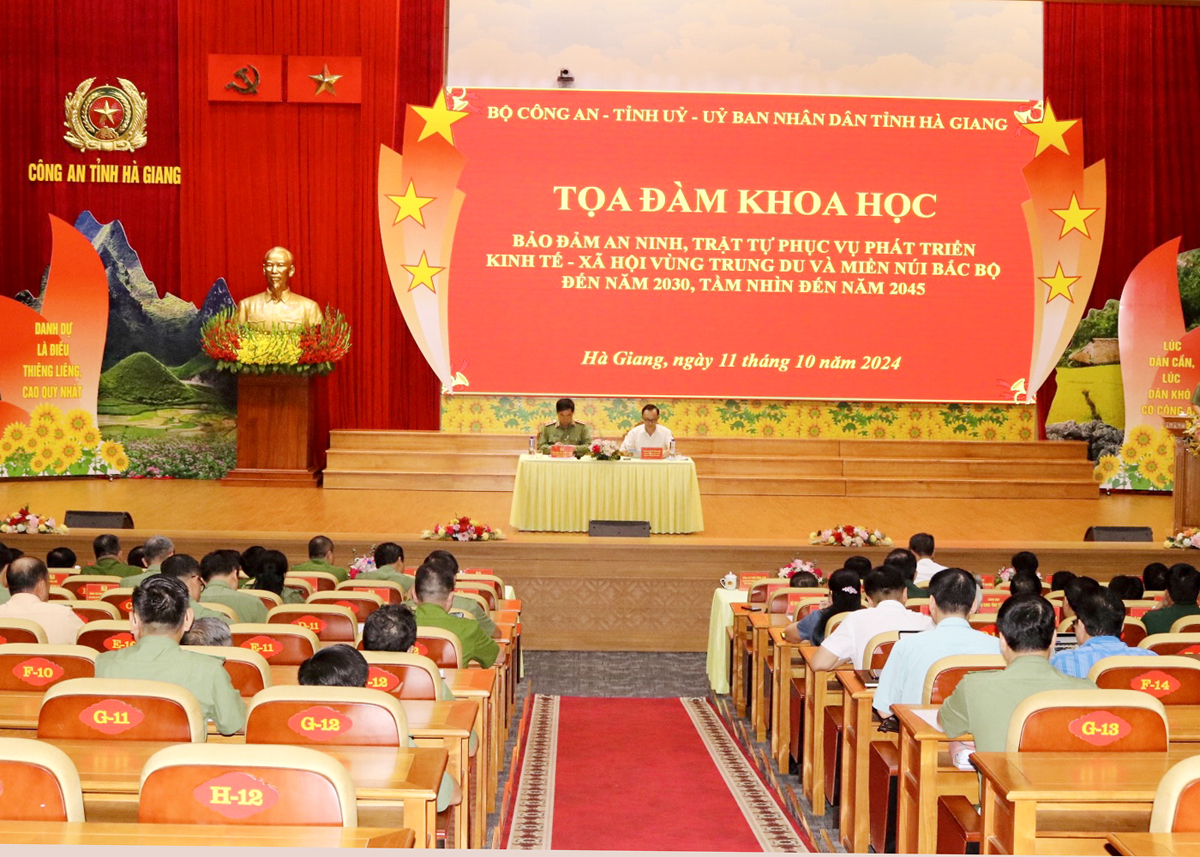 Quang cảnh buổi Toạ đàm.