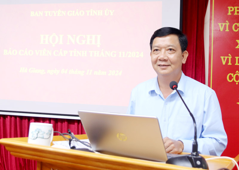 Phó Trưởng ban Thường trực Ban Tuyên giáo Tỉnh ủy Nguyễn Khánh Lâm định hướng công tác tuyên truyền trong thời gian tới.