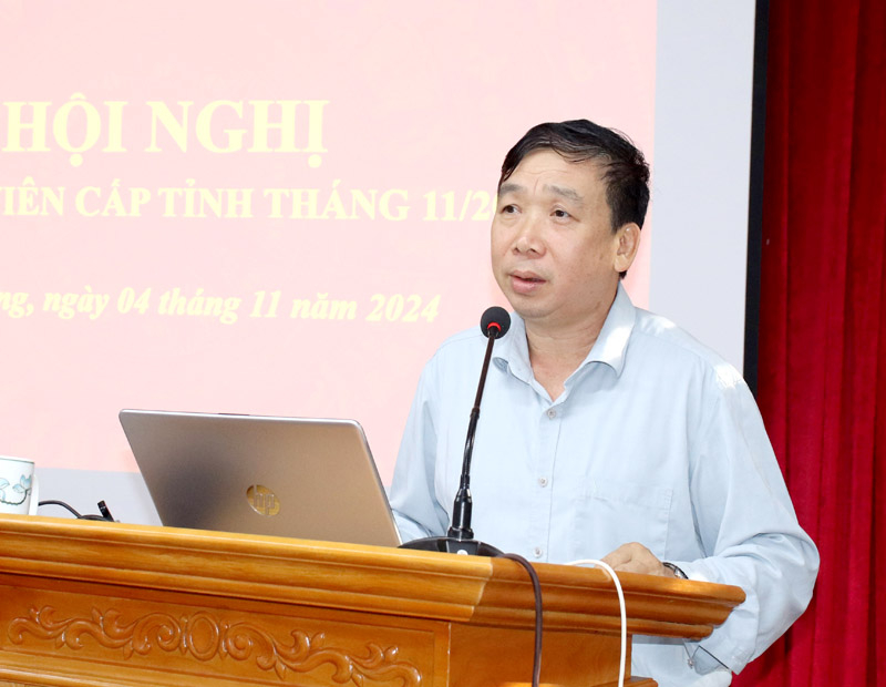 Phó Trưởng ban Tuyên giáo Tỉnh ủy Nguyễn Văn Hưng truyền đạt những chủ đề lớn, trọng tâm tuyên truyền từ nay đến Đại hội đại biểu toàn quốc lần thứ XIV của Đảng.
