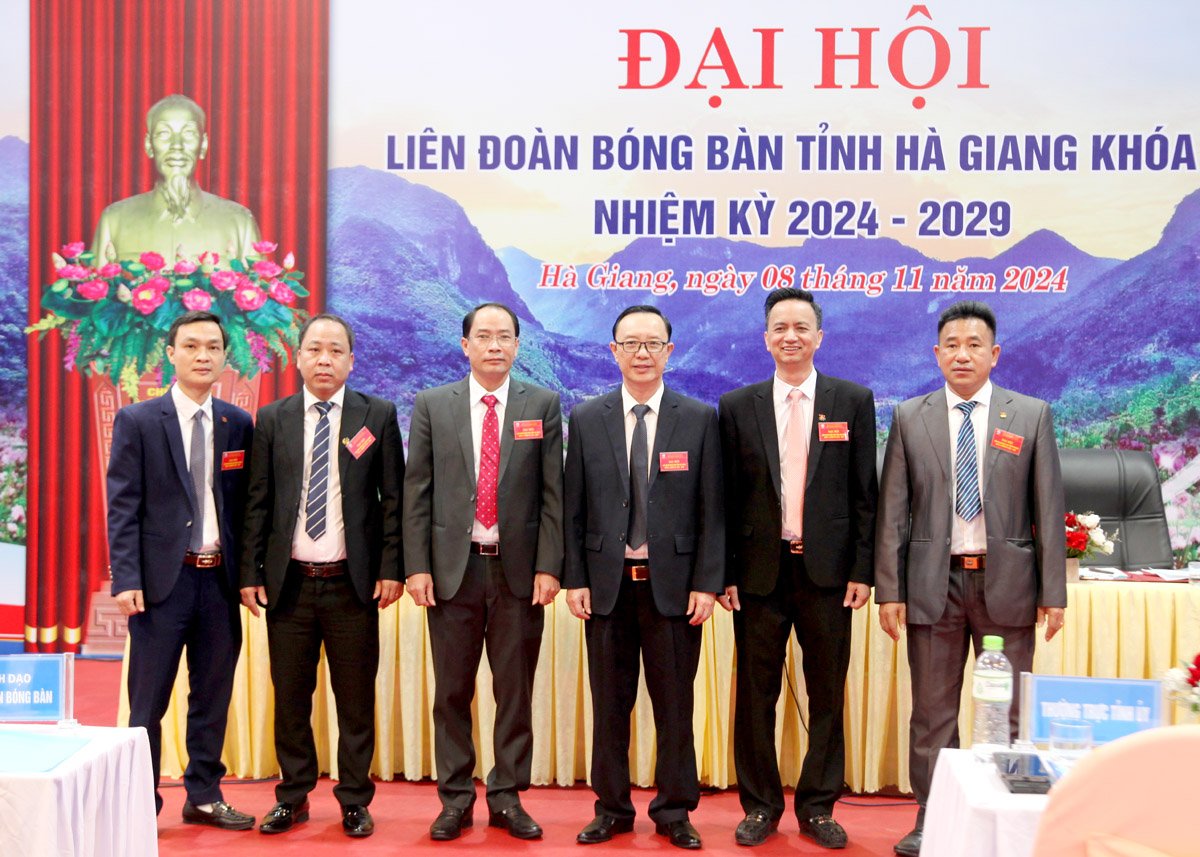 Ban Thường vụ Liên đoàn Bóng bàn Hà Giang khóa II ra mắt đại hội.