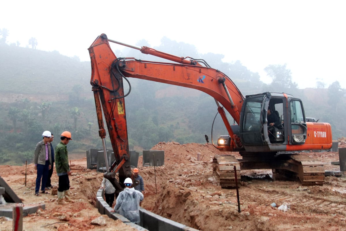 Liên danh Công ty TNHH 868 và Công ty TNHH 1 thành viên Đức Nam thi công dự án ổn định dân cư thôn Minh Thượng, xã Tân Lập (Bắc Quang).