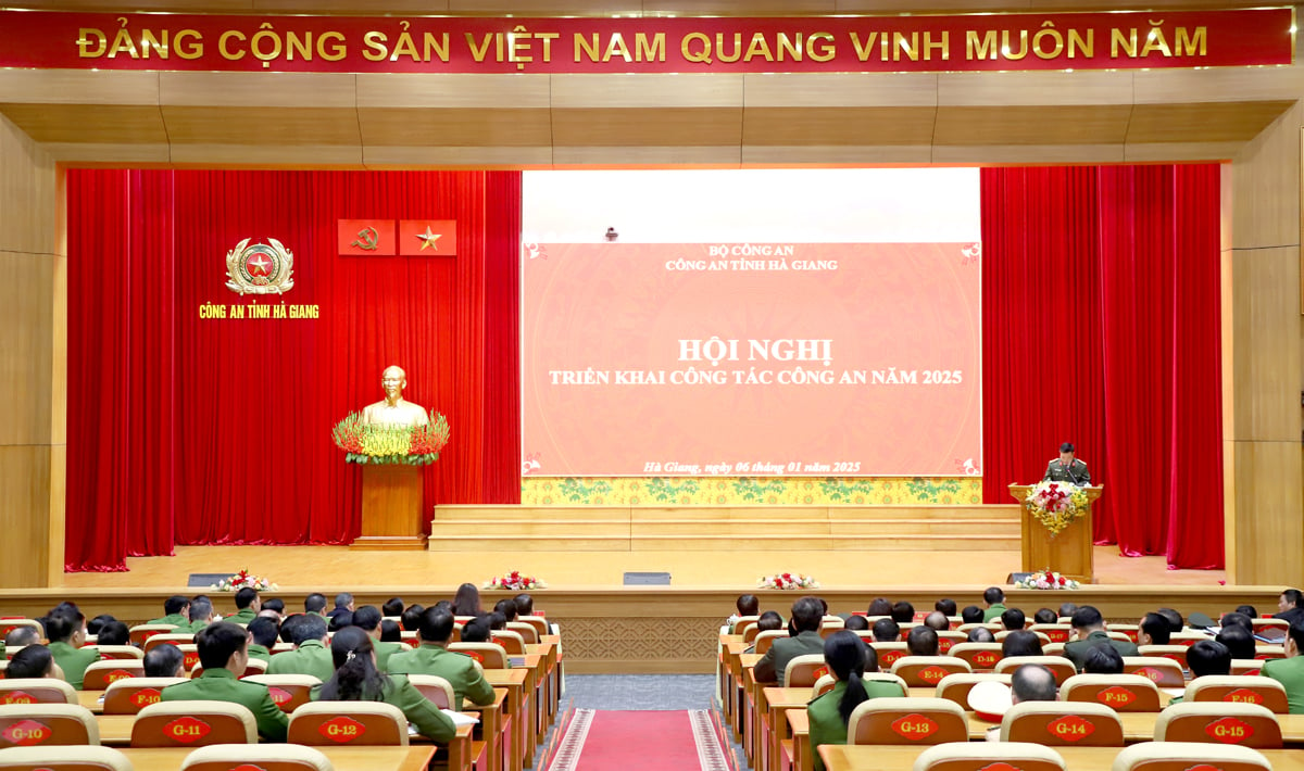 Toàn cảnh hội nghị.