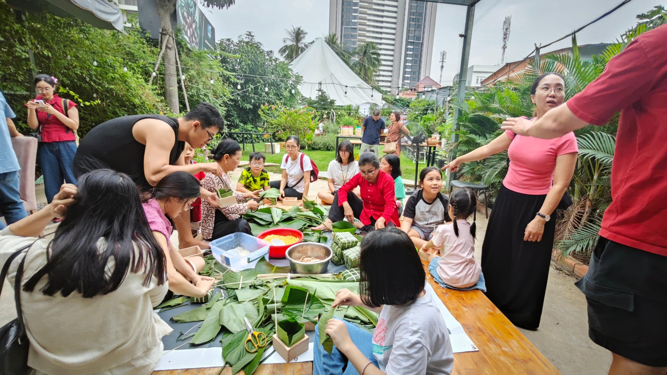 Anh nông dân “chơi lớn”, đón máy bay đưa mùi già miền Bắc vào TP HCM bán Tết- Ảnh 6.