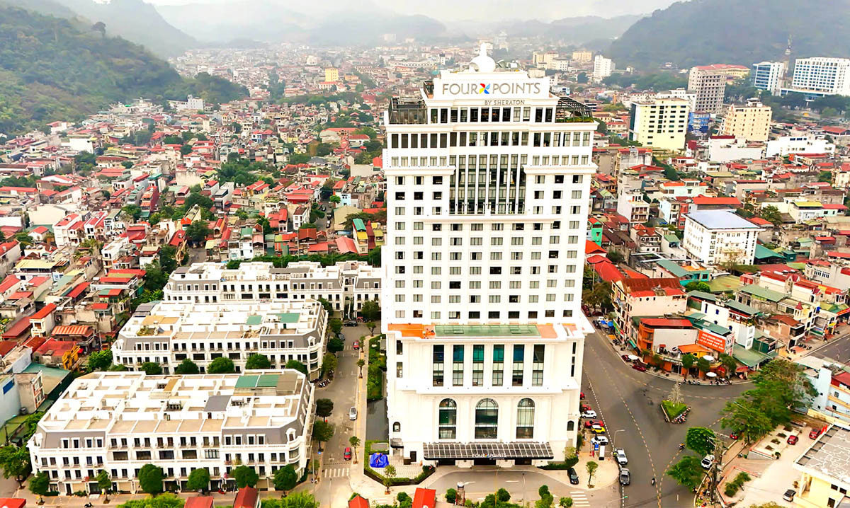 Thành phố Hà Giang trên đà phát triển. 
Trong ảnh: Khu thương mại, dịch vụ, nhà ở Vincom – Điểm nhấn cho sự phát triển của thành phố Hà Giang.
