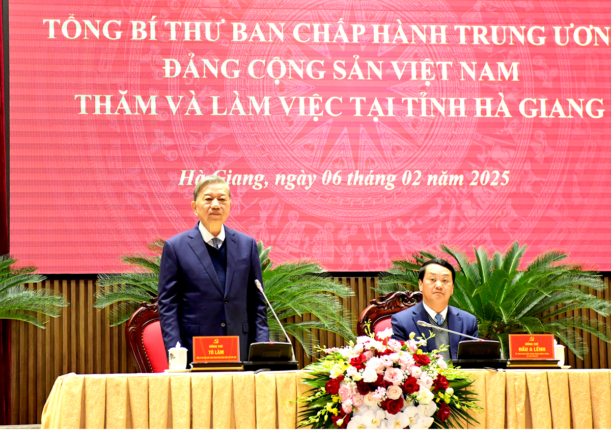 Tổng Bí thư Tô Lâm và Bí thư Tỉnh ủy Hầu A Lềnh chủ trì buổi làm việc.