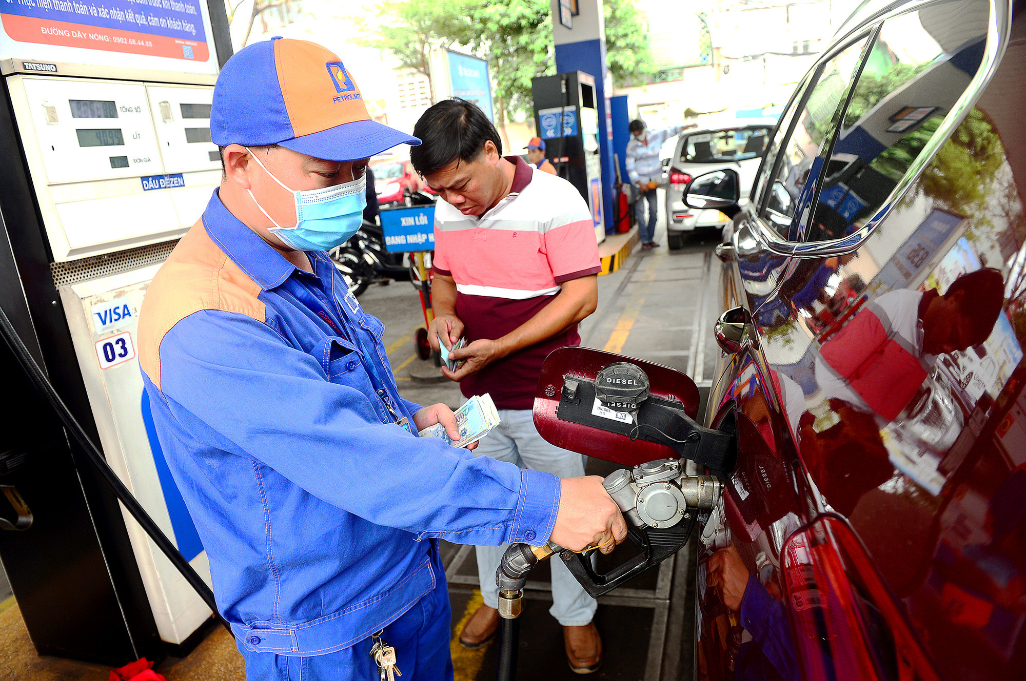 Giá xăng đã tăng liên tục trong suốt các kỳ điều hành đầu năm 2024 - Ảnh: QUANG ĐỊNH