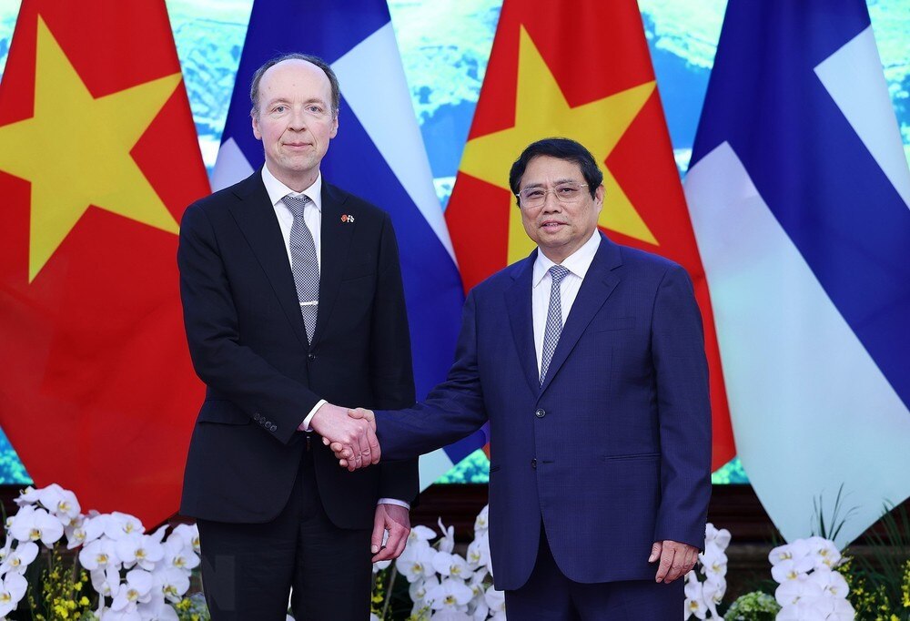 Thủ tướng Phạm Minh Chính hội kiến Chủ tịch Quốc hội Phần Lan Jussi Halla-aho. (Ảnh: Dương Giang/TTXVN)