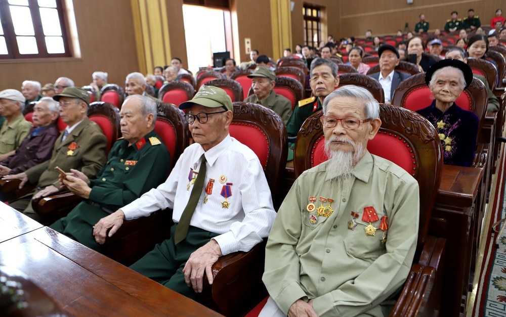 vna_potal_70_nam_chien_thang_dien_bien_phu_thai_binh_tri_an_chien_si_thanh_nien_xung_phong_dan_cong_hoa_tuyen_tham_gia_chien_dich_dien_bien__142900626_7314199.jpg