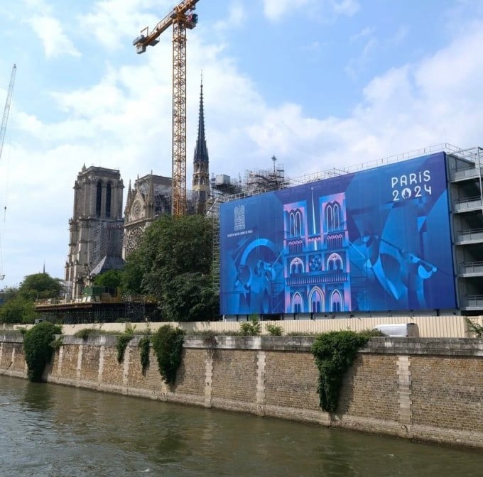 Nhà thờ Đức Bà đang được trùng tu. Ảnh: Rebâtir Notre-Dame de Paris